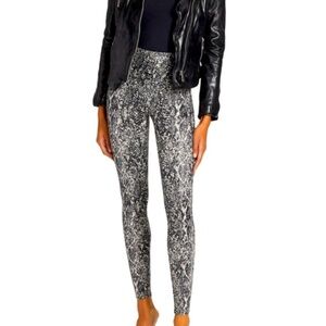 Spanx Faux Leather Snake Shine Leggings in Gray Snake Size Small